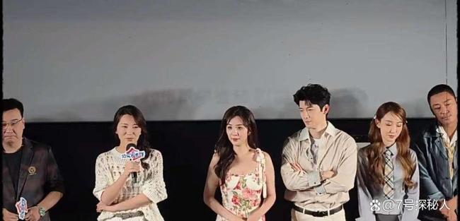 王晓晨双下巴 现场互动笑料足