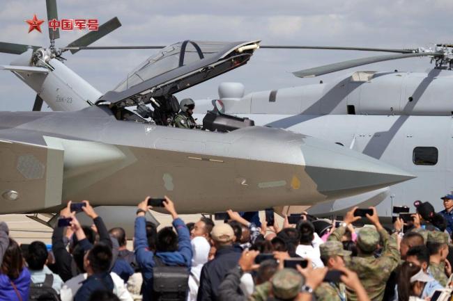 举起手机,抬头看!快来欣赏!长春航空展预演现场