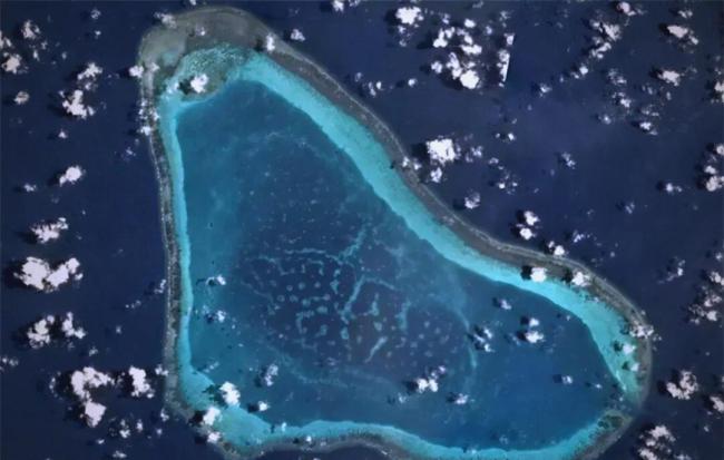 专家：黄岩岛是南海战略要塞 地理位置独特资源丰富