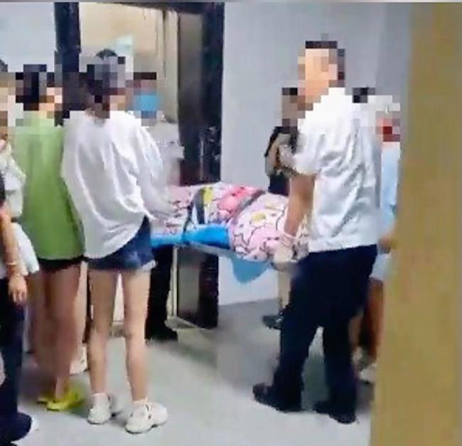 女生校内分娩所在学校开会反思 管理漏洞需重视