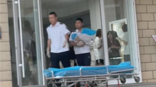 女生校内分娩所在学校开会反思 管理漏洞需重视