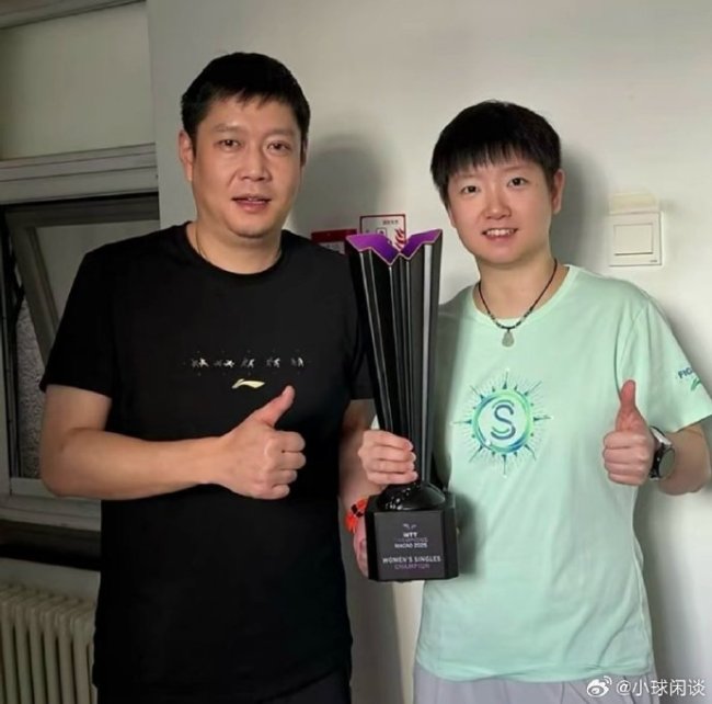 邱贻可孙颖莎最新合照，最新孙颖莎的合照优秀让邱贻可笑容满面