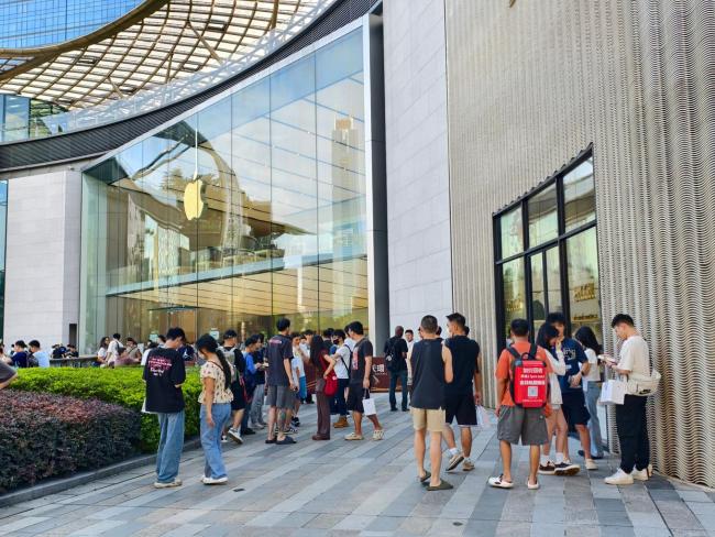 iPhone 17首发日广州探店 黄牛遇冷现场直击