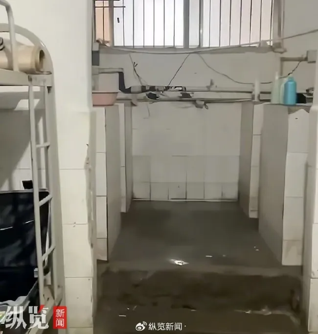 住半敞开卫生间宿舍的学生已搬离 学校正研究解决