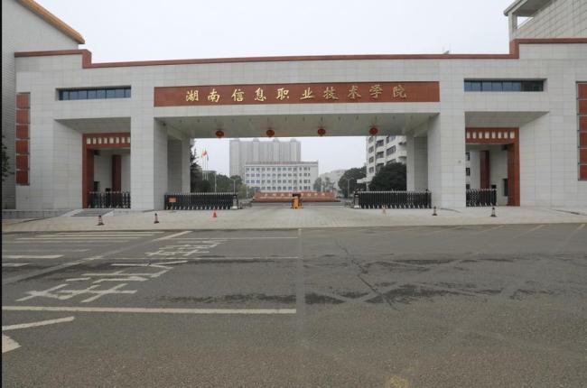 辅导员诈骗上百人 校方是否要担责