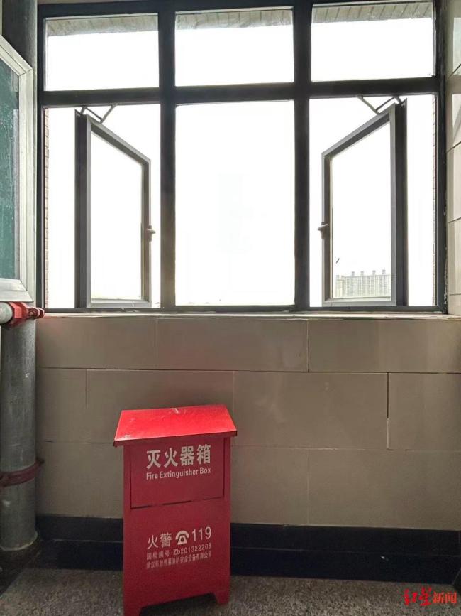 3岁女童坠楼案开庭