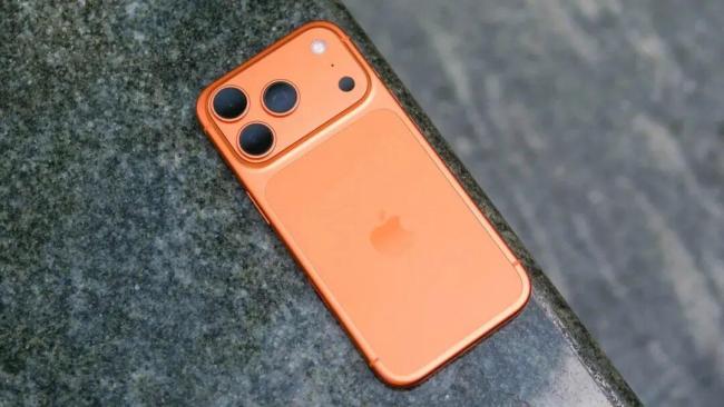 iPhone 17 Pro Max首发体验 外观大胆争议多