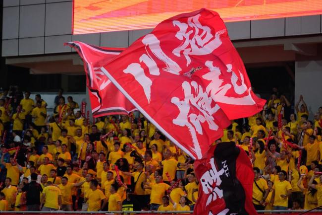 从四川全兴到“川超” 青春回来了 一声“雄起”唤记忆