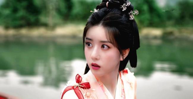 娜扎赴山海大婚造型 颜值撑场清冷明艳