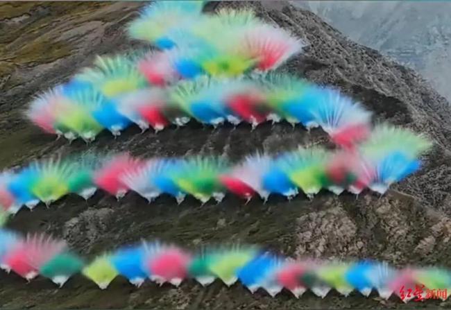 喜马拉雅山脉烟花秀是不是大地艺术 引发环保争议