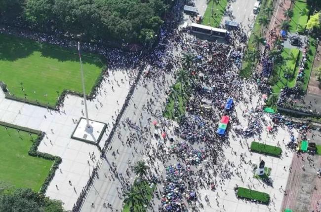 菲律賓爆發(fā)抗議活動，軍方宣布紅色警戒 民眾怒斥腐敗丑聞