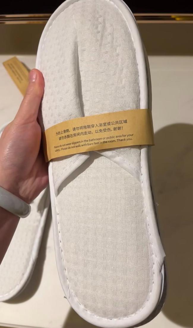 万豪酒店被曝拖鞋系回收后重复使用 环保考量引争议