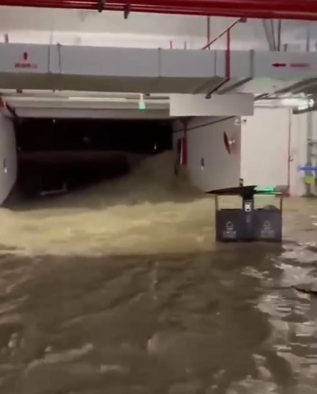 辟谣业主私挖地下室挖通河道