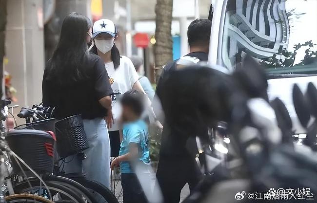 台媒曝安以轩与三男泡夜店 单亲姆妈的幽闲之夜