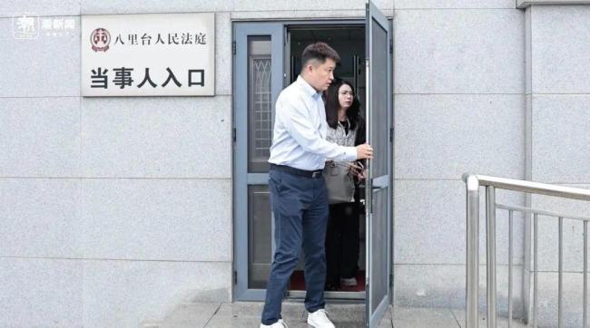 崔丽丽称被性侵后雇主拒说念歉 性侵工伤认定案开庭