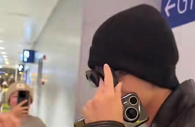 白鹿常华森赴时装周途中偶遇 虚幻售后引热议