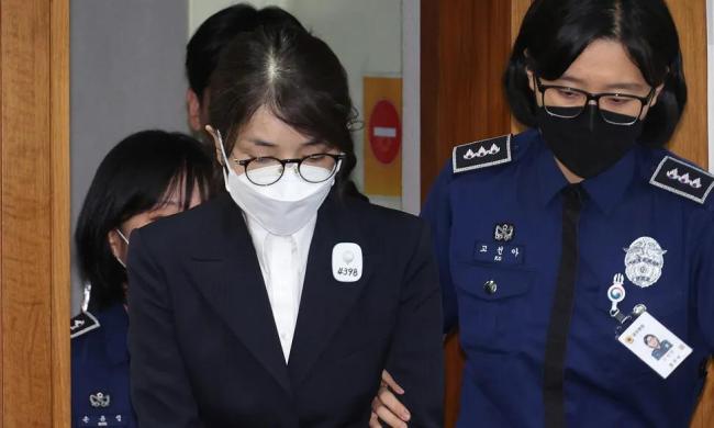 韩媒曝光金建希庭审画面