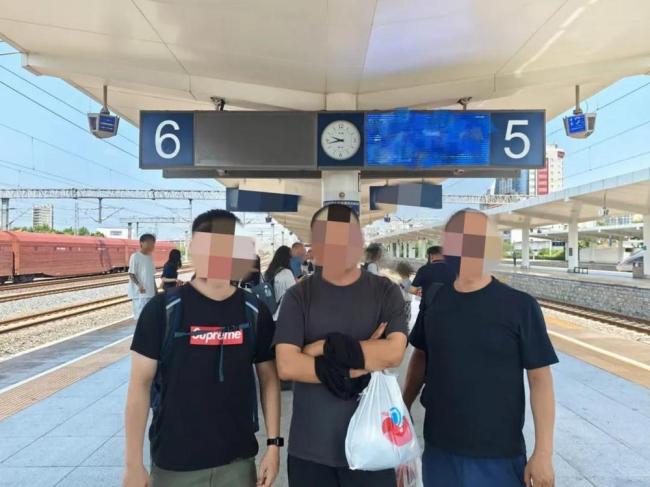 4东谈主应用AI换脸点窜企业账号密码