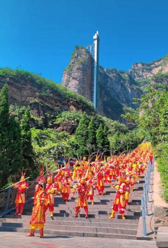 六小龄童携数百美猴王创吉尼斯纪录 西游文化魅力绽放