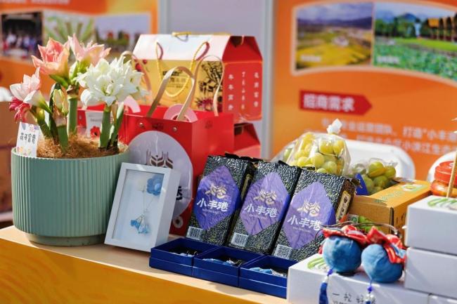 新品种“懒东谈主花”年产值超200万，农民丰充节宁波各地纠合“晒富”