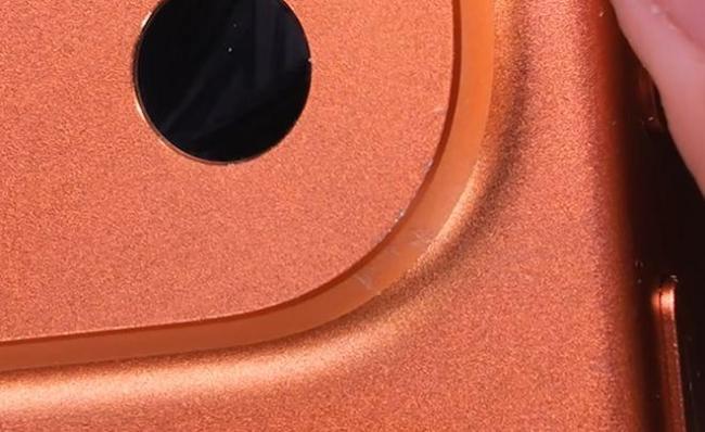 苹果回应iPhone17Pro划痕 展示机痕迹可清洁去除