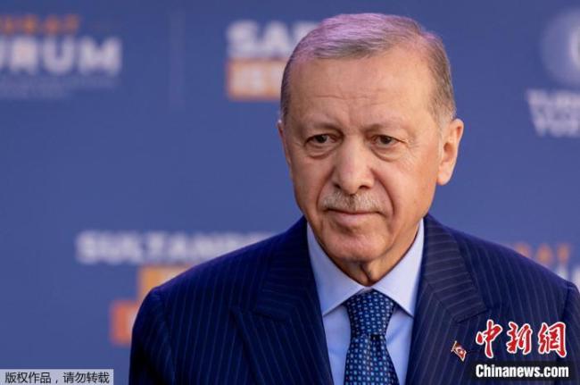 為給特朗普讓路，土耳其總統(tǒng)在街頭被攔下，此前馬克龍也被攔當(dāng)場(chǎng)打電話吐槽 兩國(guó)元首遭遇尷尬等待