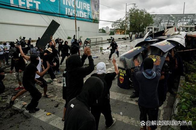 超10万民众涌上街头 菲政局要变天吗 腐败丑闻引爆抗议