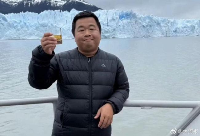 千万粉丝网红蓝战非抖音、小红书账号被禁止关注