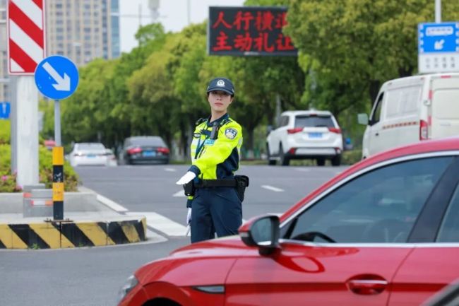 擁堵預警！寧波交警最新發(fā)布 中秋國慶出行提示