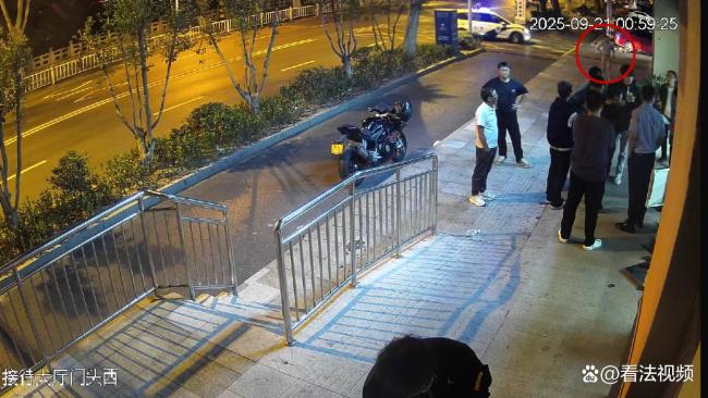 男子深夜落水 57岁民警深夜跳河救人 英勇救援彰显警察本色