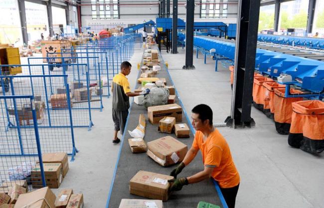 快遞集體漲價(jià) 多地網(wǎng)點(diǎn)跟進(jìn)調(diào)價(jià)