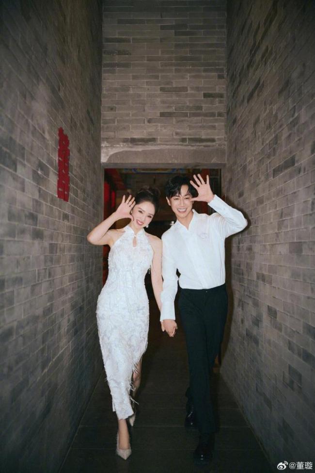网友晒出董璇张维伊婚礼现场 中式韵味拉满