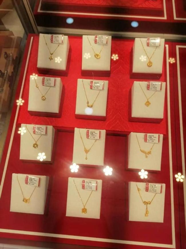 多家品牌“一口价”黄金饰品将涨价