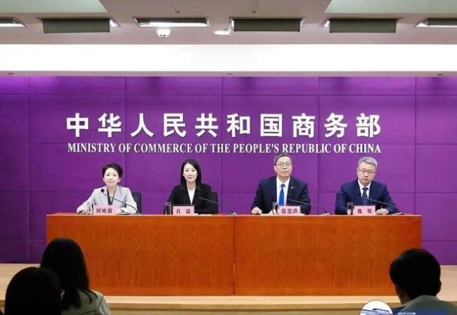 特朗普敲定惩罚性关税，中美连夜磋商 制裁与反制升级