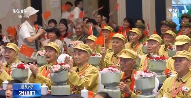拥抱“最可爱的人” 他与时间赛跑为老兵圆梦