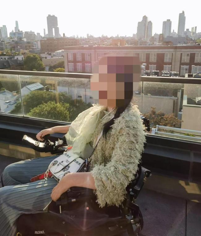 官方回应电动轮椅不能进酒店房间 安全隐患争议引发讨论