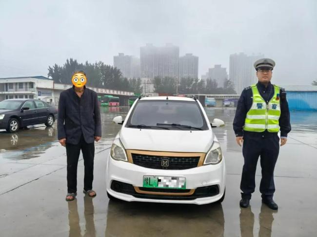 76岁老人交通违法被记819分 无证驾驶隐患大