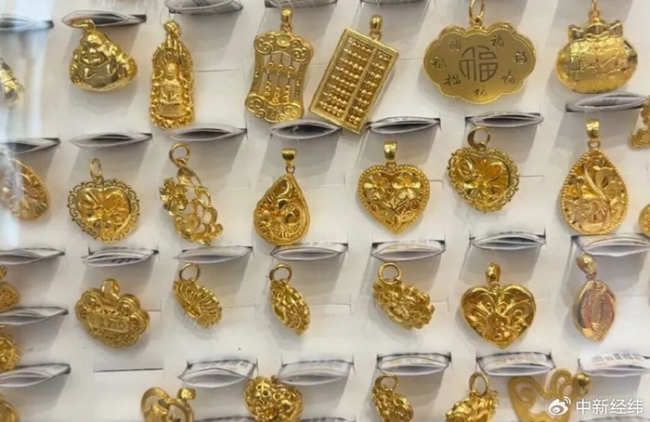 开6家金店女子称金价涨净利整体降 消费者购金更谨慎