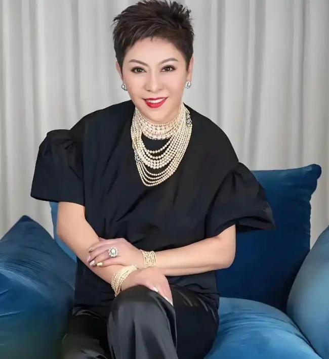 向太回应“向家破产”传闻：珠宝、豪宅都在，还养着1000多名员工；向佐力挺 谣言不攻自破