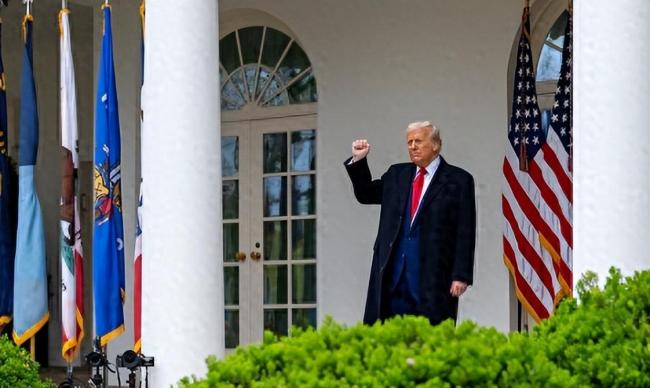 36万亿美债填不上,特朗普决定“弄死”债主 债务危机逼近崩溃边缘