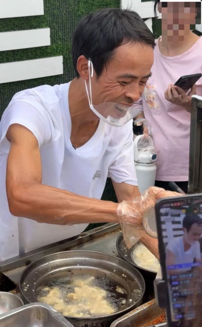 附近商户感谢鸡排哥：营业额多千元 “一带一”致富模板