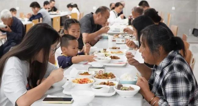 游客国庆涌进荣昌食堂吃了250斤卤鹅 机关食堂成新打卡点