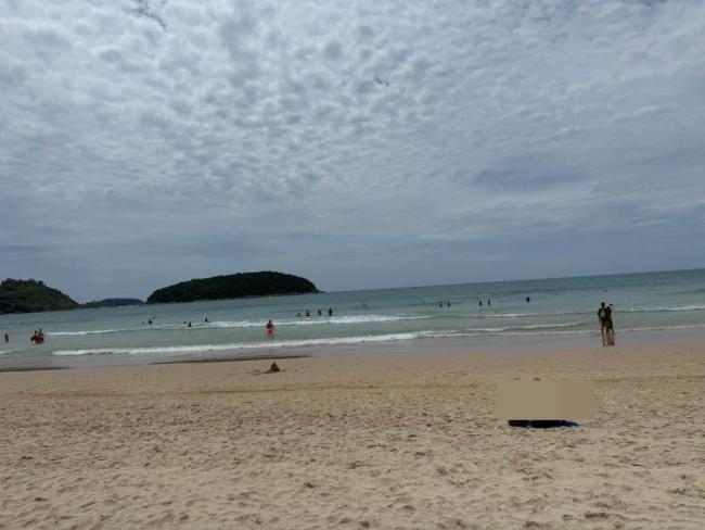 中国男子在普吉岛被海浪冲走失联