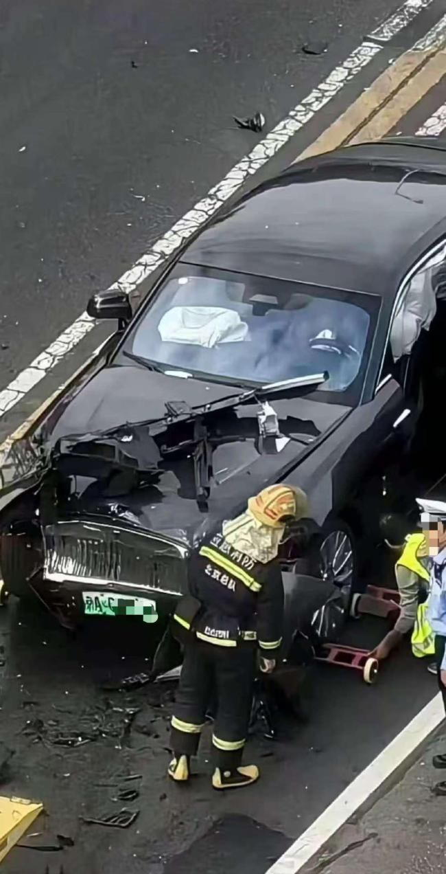 交警回应陈震劳斯莱斯车祸 事故正在调查处理中