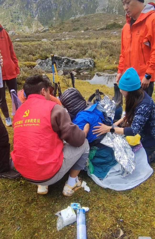 女子高反失温获接力救援 多方合力救助成功