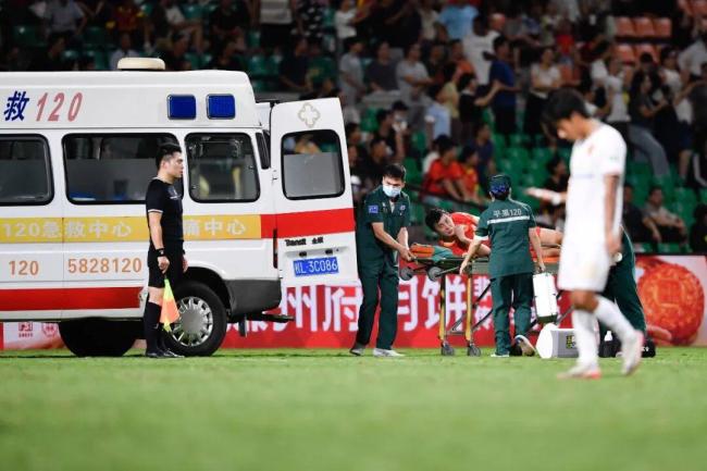 俱乐部通报球员遭恶意犯规受重伤 两名球员赛季报销