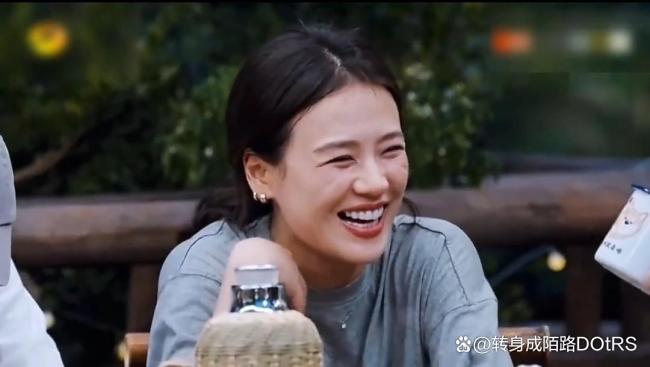 黄磊处处被贴脸开大 真性情还是博眼球？