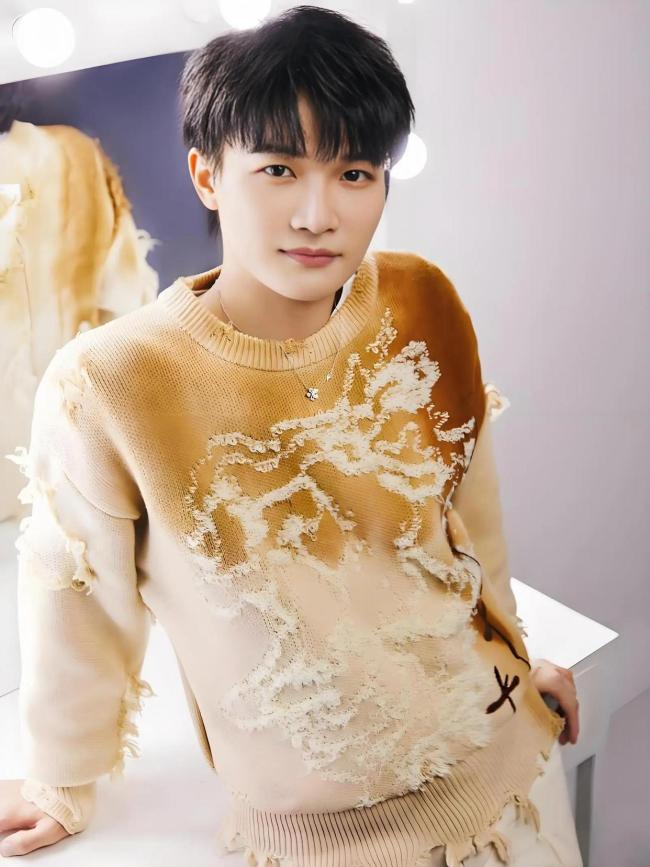周深 三十岁了已经不可爱了 演唱风格引发争议