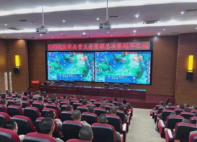 军营初体验：新兵的别样假期 升旗仪式与团队建设