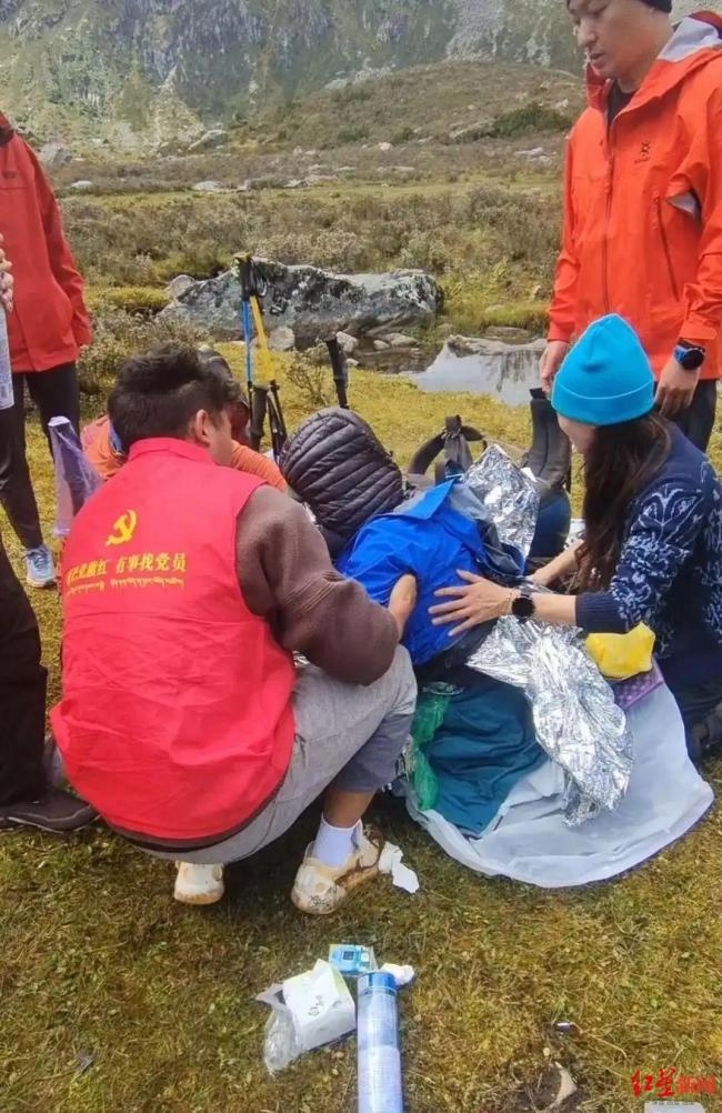 甘孜党岭女游客高反获救 仍在ICU 生死未卜引关注
